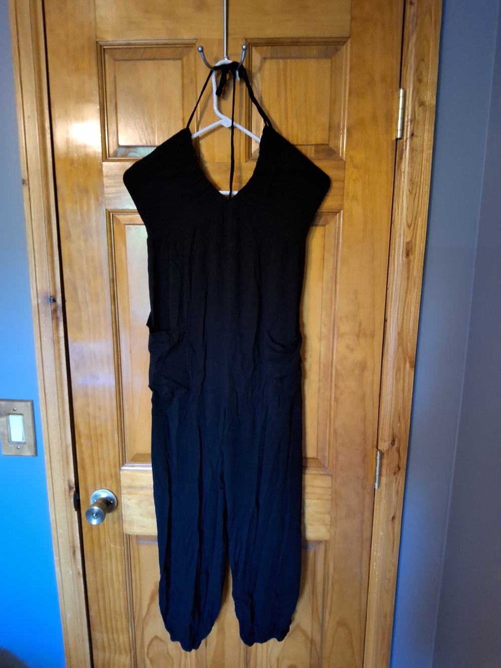 Cupshe Black Halter V-Neck Jumpsuit with Pockets